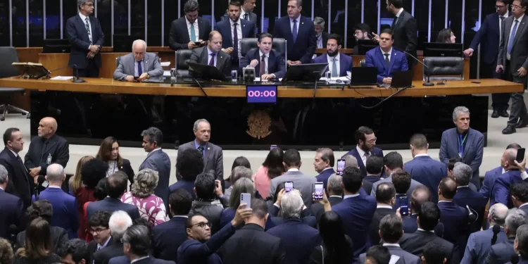 blindagem-na-camara-e-polemica-em-torno-do-uniao-brasil:-um-quebra-cabeca-perfeito