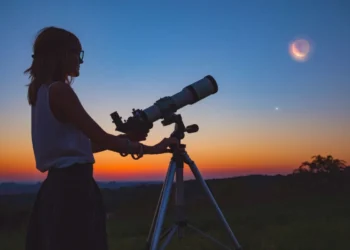 ceu-estrelado-vira-negocio:-turismo-astronomico-cresce-7,9%-e-goias-mira-lideranca