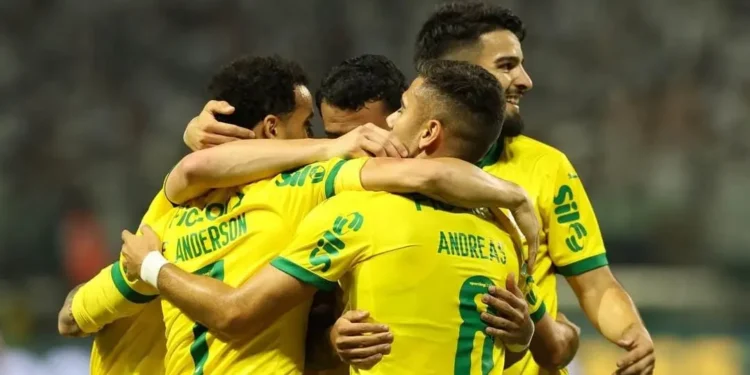 palmeiras-goleia-fortaleza-e-segue-na-caca-pela-lideranca-da-serie-a