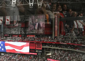 mais-de-100-mil-pessoas-participam-do-funeral-de-charlie-kirk-nos-eua