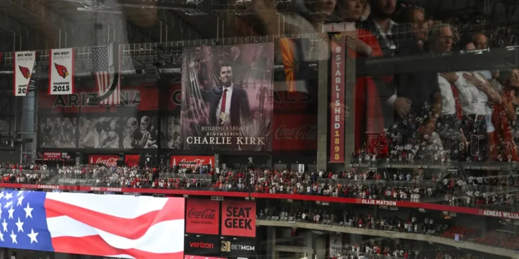 mais-de-100-mil-pessoas-participam-do-funeral-de-charlie-kirk-nos-eua