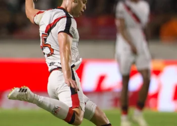 atletico-go-vive-melhor-momento-na-serie-b-e-ja-mira-o-g4:-“se-entrar,-sobe”,-diz-presidente