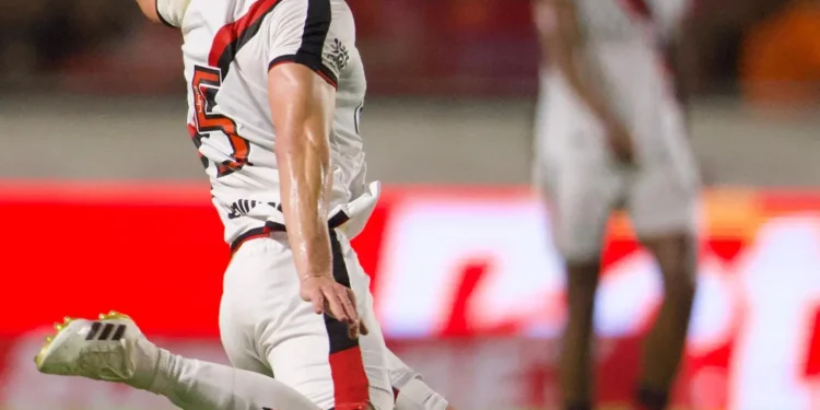 eficiente-e-em-ascensao,-atletico-go-vence-o-remo-fora-de-casa-e-se-aproxima-do-g4-da-serie-b