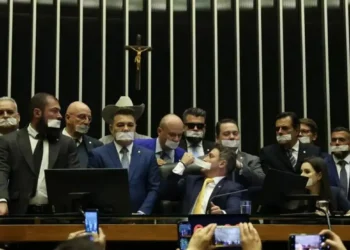 corregedoria-da-camara-recomenda-punir-deputados-bolsonaristas-por-motim-que-paralisou-sessoes