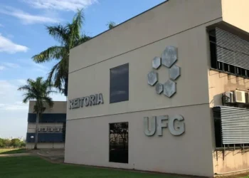 ufg-abre-concurso-para-professor-efetivo-com-salarios-de-ate-r$-13,2-mil