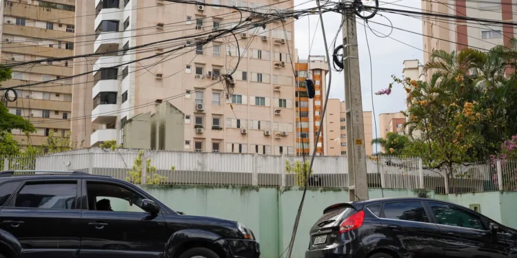 fios-energizados-soltos-em-goias-tornam-se-ameaca-mortal-apos-temporais