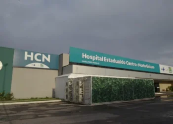 mulher-denuncia-que-mae-diabetica-dormiu-no-chao-do-corredor-do-hcn-em-uruacu
