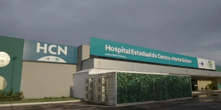 mulher-denuncia-que-mae-diabetica-dormiu-no-chao-do-corredor-do-hcn-em-uruacu