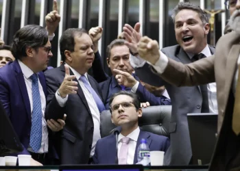 camara-pede-suspensao-de-tres-deputados-por-motim