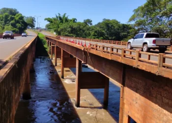 obra-interdita-ponte-e-muda-o-trafego-na-br-364-em-jatai