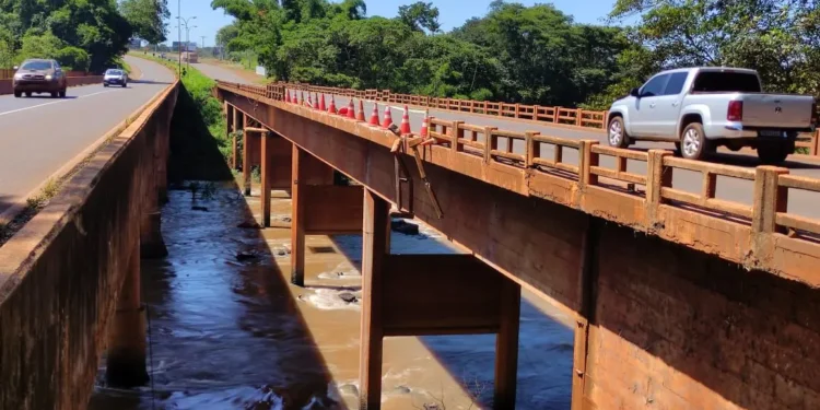 obra-interdita-ponte-e-muda-o-trafego-na-br-364-em-jatai