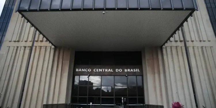 banco-central-preve-pib-de-2%-em-2025-com-efeito-do-tarifaco