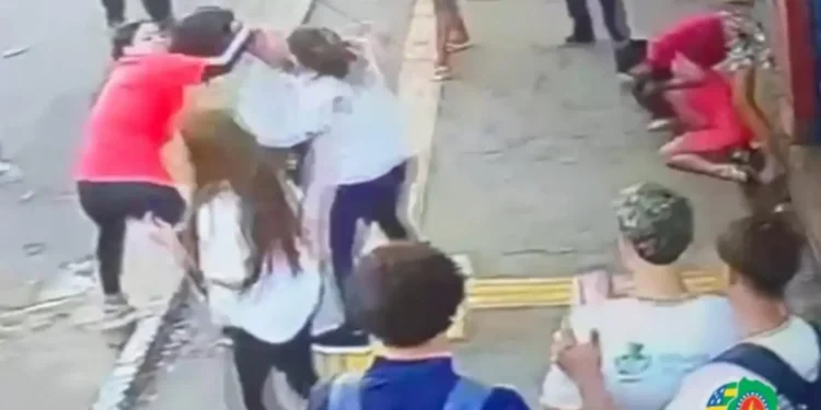 casal-invade-escola-em-aparecida-de-goiania-e-agride-mae-de-estudante