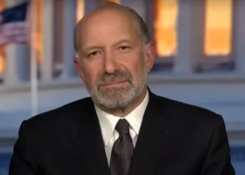 “brasil-deve-alinhar-se-a-trump”,-diz-secretario-de-comercio-dos-eua