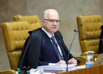 novo-presidente-do-stf,-fachin-defende-separacao-entre-direito-e-politica