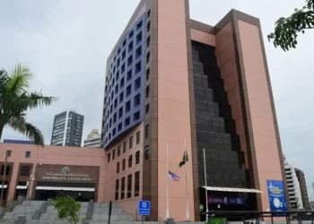 assembleia-legislativa-do-es-lanca-concurso-com-salarios-de-ate-r$-9,3-mil