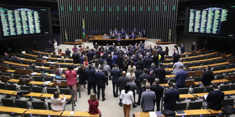 em-meio-a-embates-com-pl-da-dosimetria,-congresso-deve-votar-isencao-do-ir-amanha