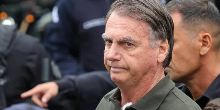 apos-crise-de-solucos-e-vomitos,-bolsonaro-apresenta-melhora-em-quadro-de-saude