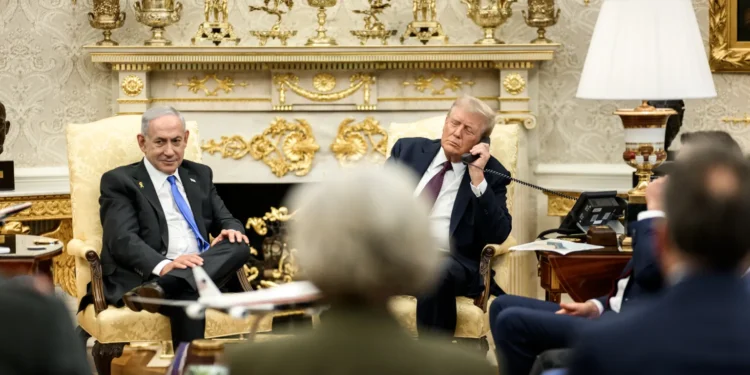 trump-assina-ordem-que-trata-ataque-ao-catar-como-ameaca-aos-eua