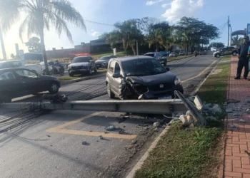 colisoes-contra-postes-crescem-em-goias-e-geram-riscos-e-prejuizos-milionarios