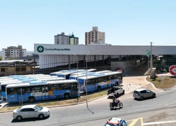 romario-policarpo-propoe-incluir-nomes-e-cores-de-times-da-capital-em-terminais-de-goiania