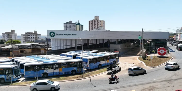 romario-policarpo-propoe-incluir-nomes-e-cores-de-times-da-capital-em-terminais-de-goiania