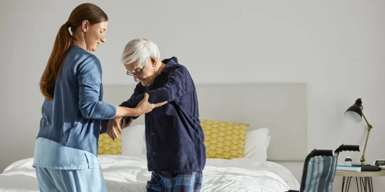 cuidado-com-idosos-vira-negocio-bilionario-no-brasil