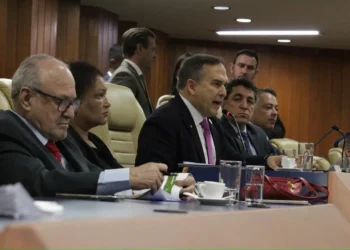 com-corte-em-obras-e-educacao,-paco-anuncia-superavit-de-r$-678,8-milhoes