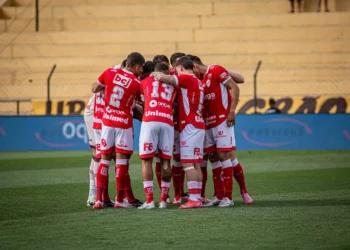 com-oito-jogos-sem-vencer,-vila-nova-se-encaminha-para-mais-uma-serie-b-frustrante