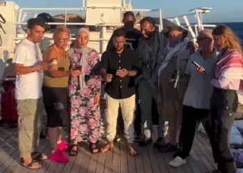 israel-intercepta-ultimo-barco-flotilha-para-gaza-e-comeca-a-deportar-ativistas