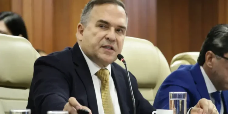 com-mabel,-paco-e-camara-vivem-crise-de-relacionamento