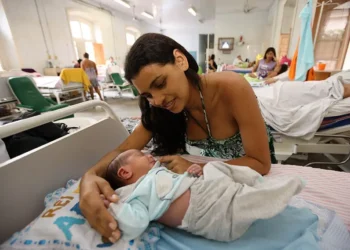 nova-lei-amplia-licenca-maternidade-em-internacao-maior-da-mae-ou-bebe