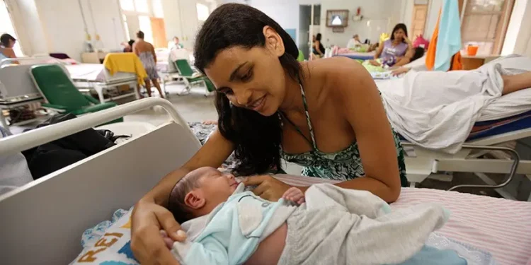 nova-lei-amplia-licenca-maternidade-em-internacao-maior-da-mae-ou-bebe