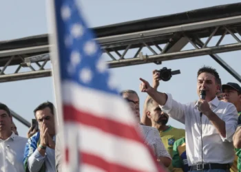 enquanto-lula-conversa-com-trump,-direita-fala-sozinha-em-brasilia