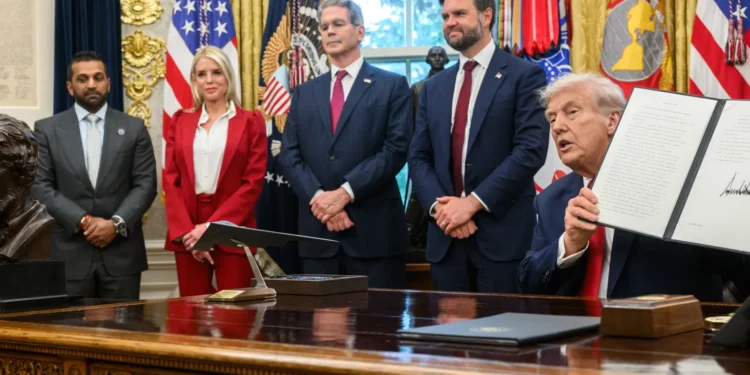 paralisacao-nos-eua-continua-pelo-7°-dia-apos-senado-rejeitar-proposta-orcamentaria