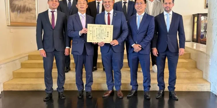 delegado-eduardo-prado-recebe-diploma-de-honra-ao-merito-do-japao