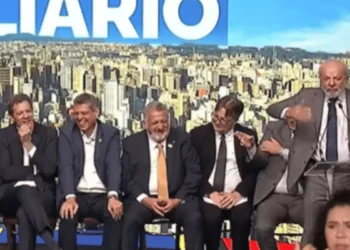lula-chama-boulos-de-“invasor”-e-ministro-na-berlinda-so-consegur-rir