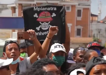 militares-de-madagascar-dizem-assumir-o-poder-em-meio-a-protestos