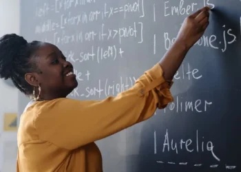 dia-dos-professores-aquece-o-varejo-e-reforca-o-papel-economico-da-educacao-no-brasil