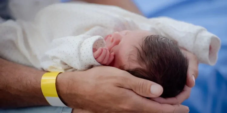 bebes-passam-a-ter-identificacao-digital-ainda-na-maternidade-em-goias