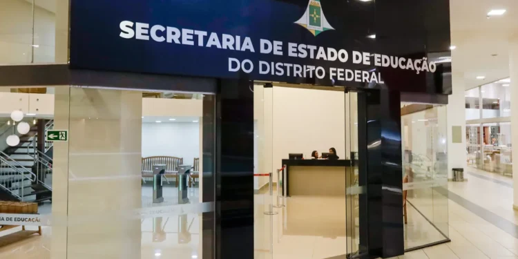 educacao-do-distrito-federal-anuncia-concurso-com-10,6-mil-vagas