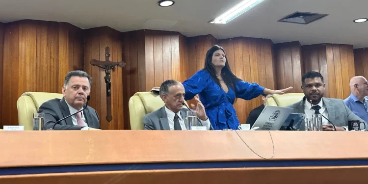 em-aceno-aos-vereadores,-marconi-ressalta-pre-candidatura-em-visita-a-camara-de-goiania 