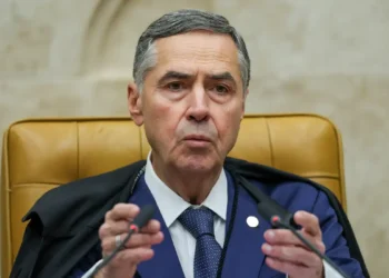 ministro-barroso-passa-mal-e-e-internado-em-brasilia-antes-de-aposentadoria-do-stf