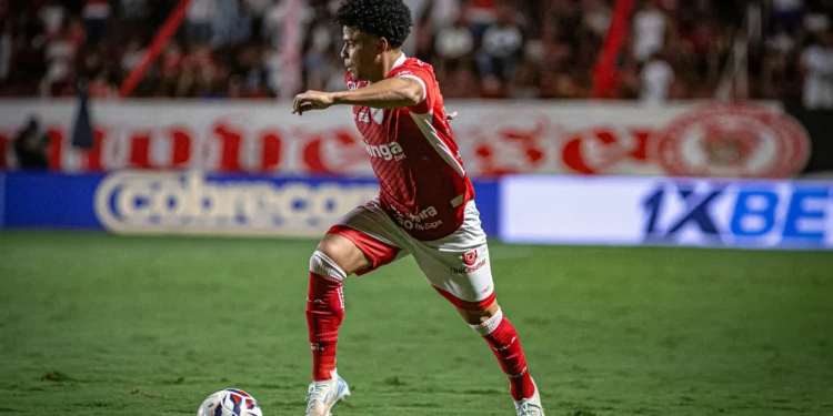 emerson-urso-volta-a-atuar-apos-quase-oito-meses-fora-dos-gramados