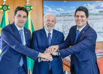 apos-demissoes,-lula-revela-sua-forca-e-coleciona-criticas