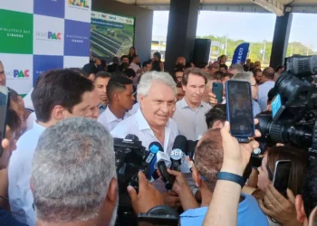 “queria-que-o-lula-estivesse-aqui”,-diz-caiado-durante-inauguracao-de-estacao-de-esgoto-em-goiania