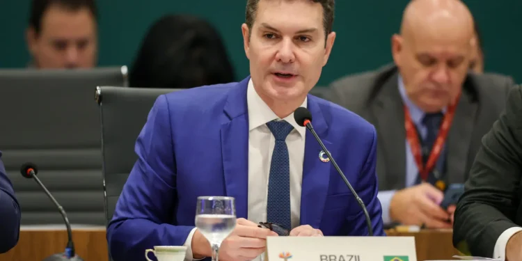 ministro-do-mdb-substitui-lula-em-agenda-com-caiado-e-daniel-em-goiania