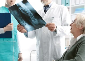 dia-mundial-da-osteoporose-alerta-para-riscos-invisiveis:-o-colapso-silencioso-dos-ossos