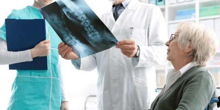 dia-mundial-da-osteoporose-alerta-para-riscos-invisiveis:-o-colapso-silencioso-dos-ossos