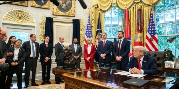 cessar-fogo-em-gaza-segue-em-vigor,-afirma-trump